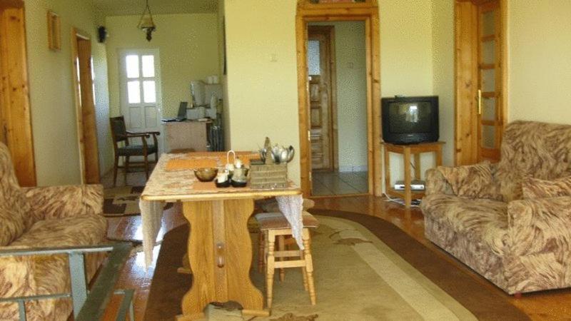 Lary Hostel Suceava Extérieur photo