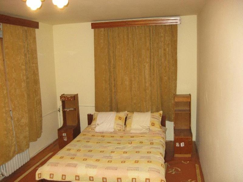 Lary Hostel Suceava Extérieur photo